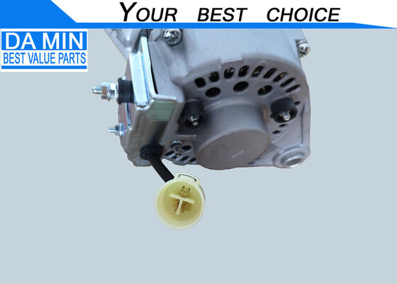 FVR 6SD1 Generator 8943991571 Rieten 2 Groove 3 Pin Elektrische stekker 24V 40A Alternator Koelventilator Buiten motoronderdelen van vrachtwagen